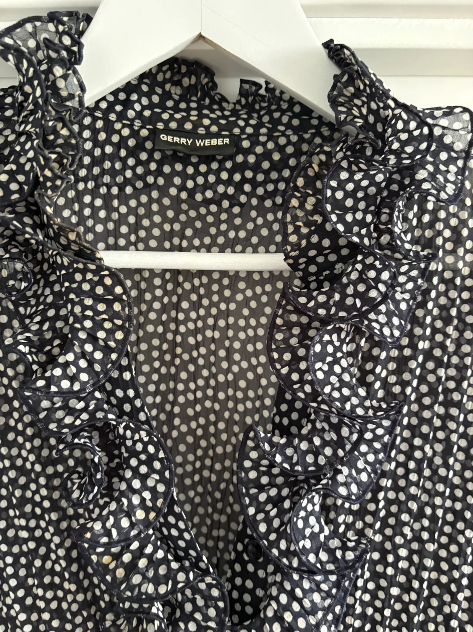 Blusa Gerry Weber negra con lunares y volantes talla 42 – photo 4